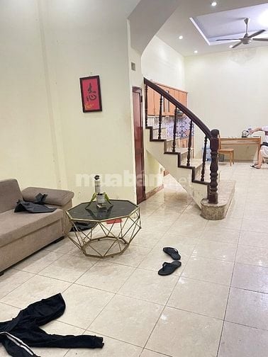 Cc Mời thuê nhà ngõ 16 hoàng cầu 45m2 5pn 12 tr/1 th