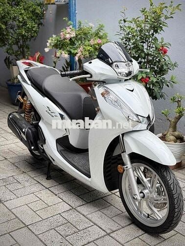 SH300i đời cao nhất odo chuẩn 5519km cọp