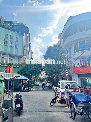 BÁN NHÀ HOÀNG DIỆU QUẬN 4 VỊ TRÍ ĐẸP THÔNG RA ĐƯỜNG MẶT TIỀN CHỈ 10m
