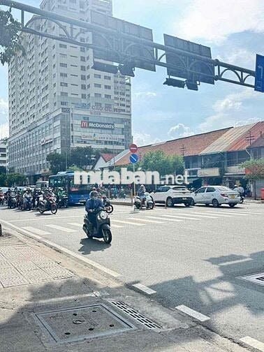 BÁN NHÀ HOÀNG DIỆU QUẬN 4 VỊ TRÍ ĐẸP THÔNG RA ĐƯỜNG MẶT TIỀN CHỈ 10m