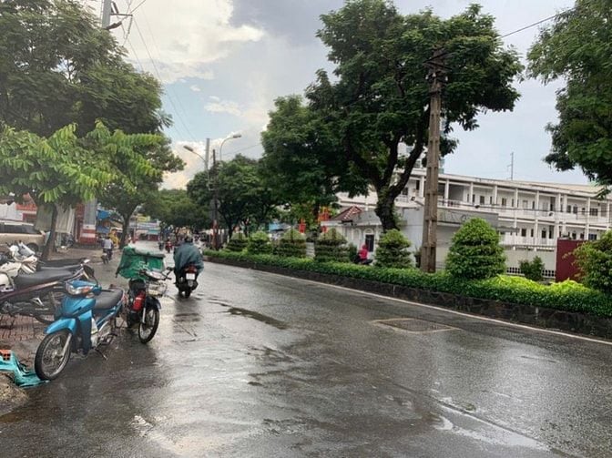 Chính chủ cho thuê nhà 2 MT, số 567 Bình Thới, P.10, Q.11