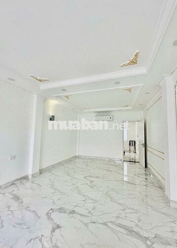 SIÊU PHẨM SIÊU MỚI 214B Thành Thái - Quận 10- có gara trống suốt