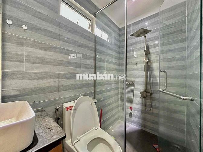 Khai trương nhà mới Lê Văn Sỹ gần nhà thờ Ba Chuông, bờ kè Hoàng Sa