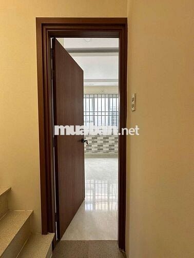 Cho thuê nhà nguyên căn mặt tiền bến Phú Định q8