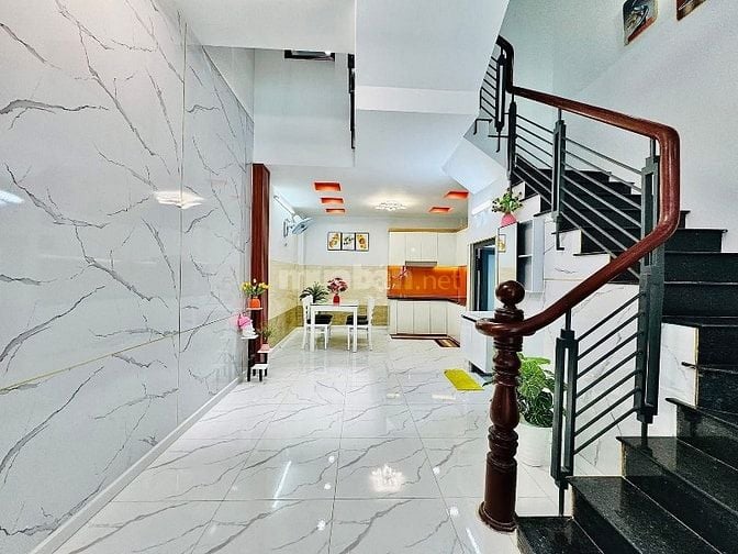 Trả nợ cho con bán gấp nhà Lý Thái Tổ,p1, Q10. Chỉ 3,8tỷ. Hẻm xe hơi