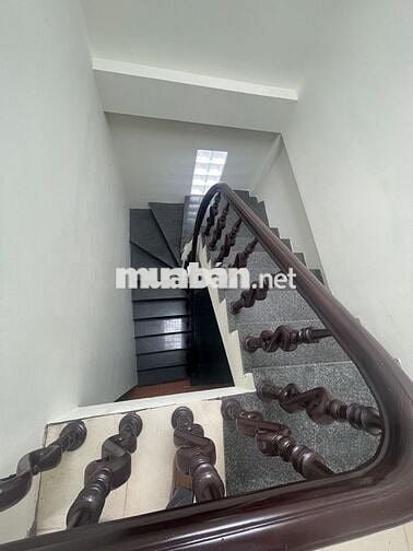 Nhà dân xây 40m2 x 4 tầng Thuỵ Phương, cách 1 nhà ra đường ô tô tránh