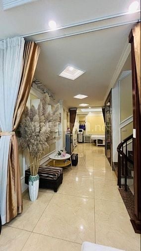 Mạc Thái Tổ,106m 6tầng, 2 ô tô tránh đỗ ,vào nhà. Giá 31,5 tỷ có TL.