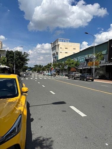 MTKD ngang 4.2m 56m2 KD sầm uất 4L ngay CV cạnh Dương Quảng Hàm 15 tỷ