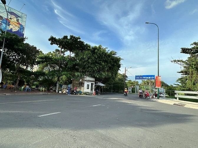 MTKD ngang 4.2m 56m2 KD sầm uất 4L ngay CV cạnh Dương Quảng Hàm 15 tỷ