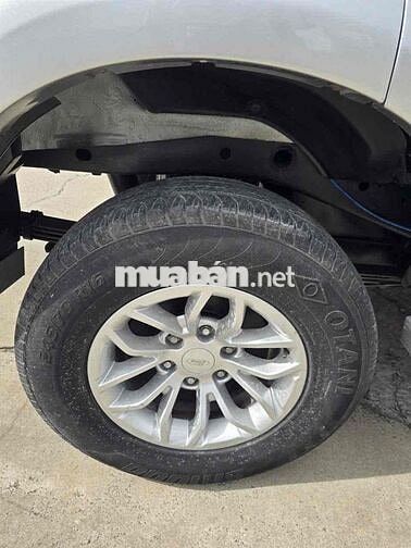 Ford Everest 2012 2.5L 4x2 MT - 162000 km