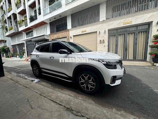 Kia Seltos 2022 Premium 1.4 AT - 34000 km