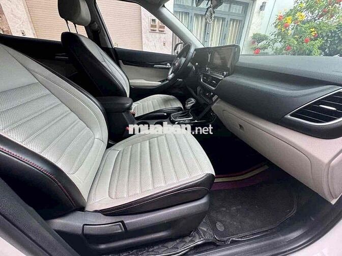 Kia Seltos 2022 Premium 1.4 AT - 34000 km