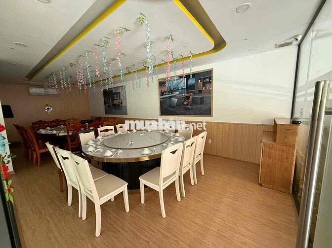 Sang mặt bằng nhà hàng kèm cơ sở vật chất - Kinh Doanh ổn định
