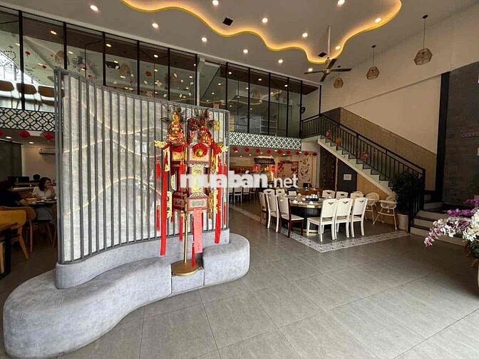 Sang mặt bằng nhà hàng kèm cơ sở vật chất - Kinh Doanh ổn định