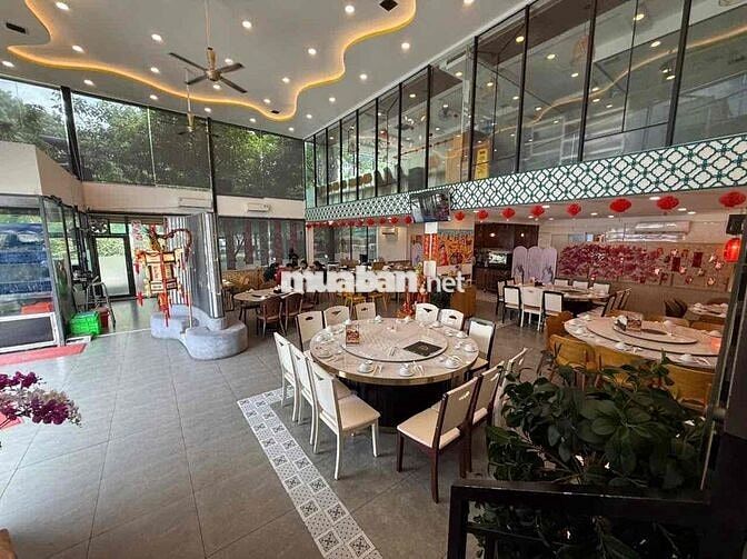 Sang mặt bằng nhà hàng kèm cơ sở vật chất - Kinh Doanh ổn định