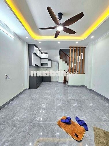 Nhỉnh 5 tỷ có nhà gần quận uỷ Bắc từ liêm - Ô tô đỗ cổng