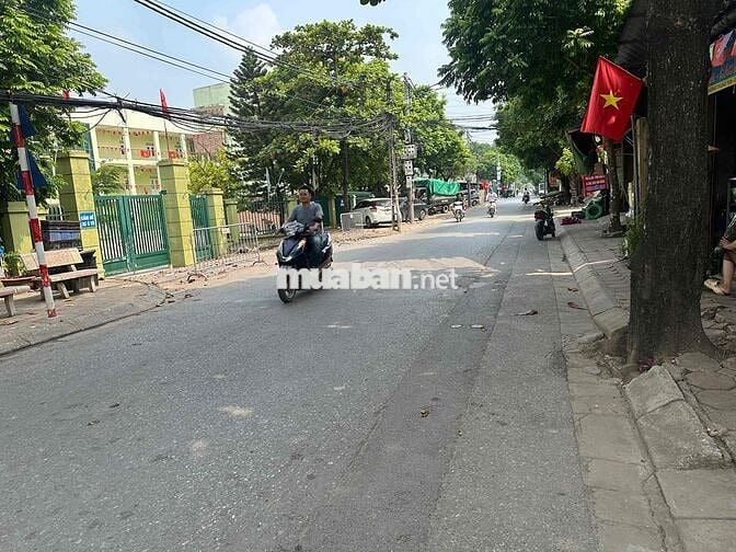 Nhỉnh 5 tỷ có nhà gần quận uỷ Bắc từ liêm - Ô tô đỗ cổng