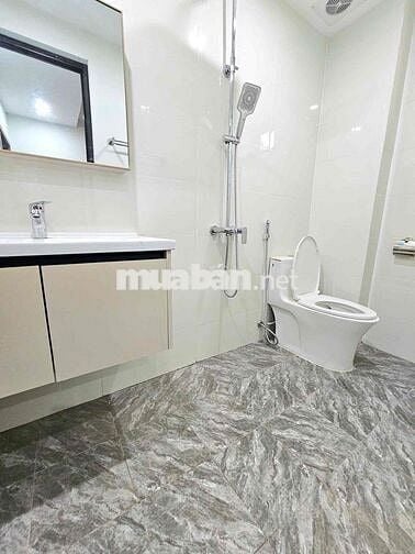 Nhỉnh 5 tỷ có nhà gần quận uỷ Bắc từ liêm - Ô tô đỗ cổng