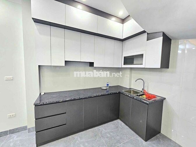 Nhỉnh 5 tỷ có nhà gần quận uỷ Bắc từ liêm - Ô tô đỗ cổng