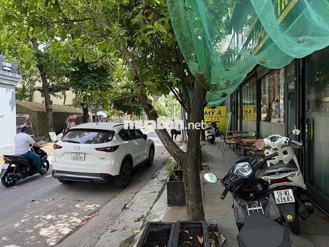 Sang mặt bằng nhà hàng kèm cơ sở vật chất - Kinh Doanh ổn định