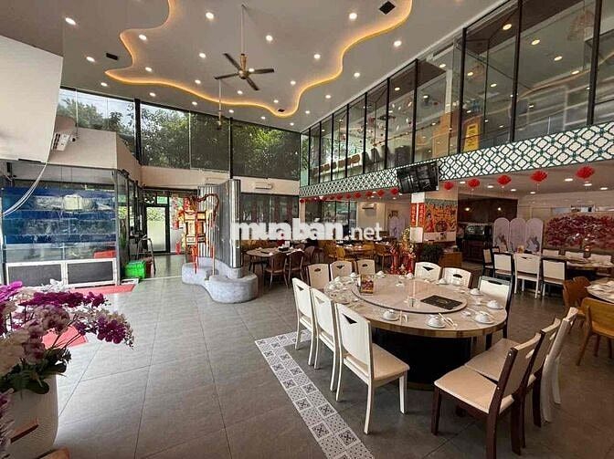 Sang mặt bằng nhà hàng kèm cơ sở vật chất - Kinh Doanh ổn định