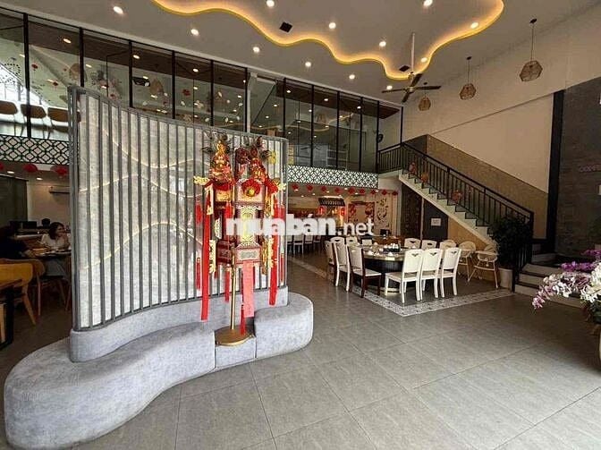 Sang mặt bằng nhà hàng kèm cơ sở vật chất - Kinh Doanh ổn định