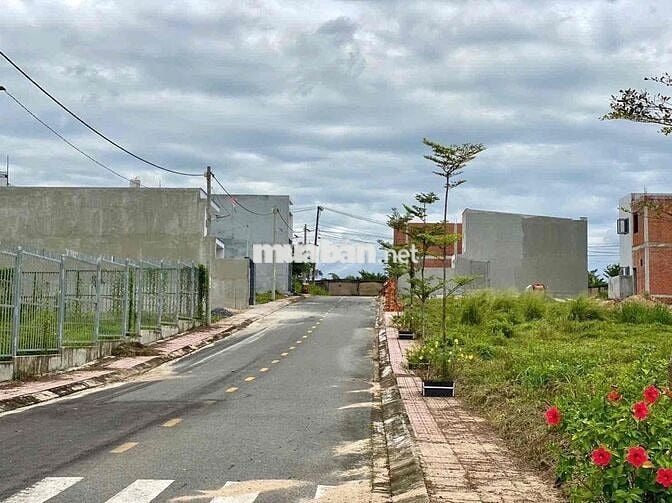 Cần bán nền đất đẹp ngay khu dân cư