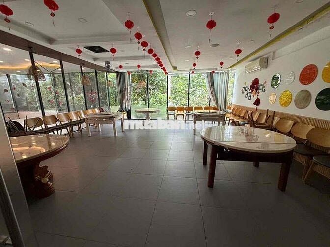 Sang mặt bằng nhà hàng kèm cơ sở vật chất - Kinh Doanh ổn định