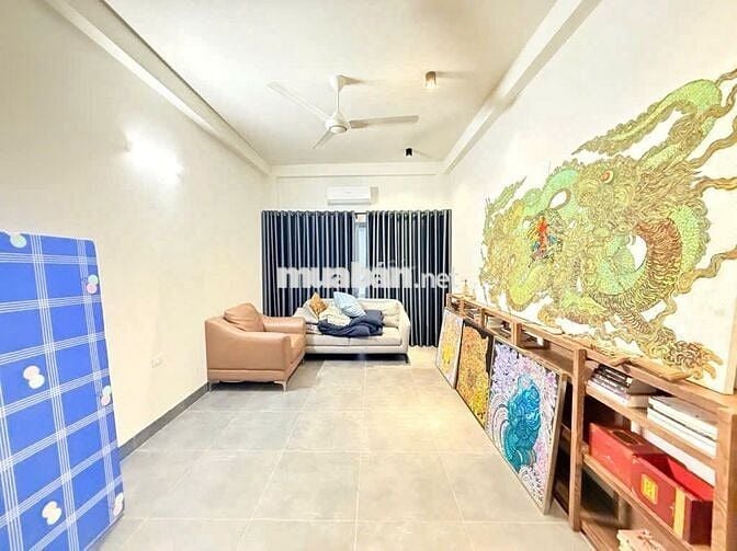 Bán gấp căn nhà đầu Công viên Hoà Bình 5 tầng