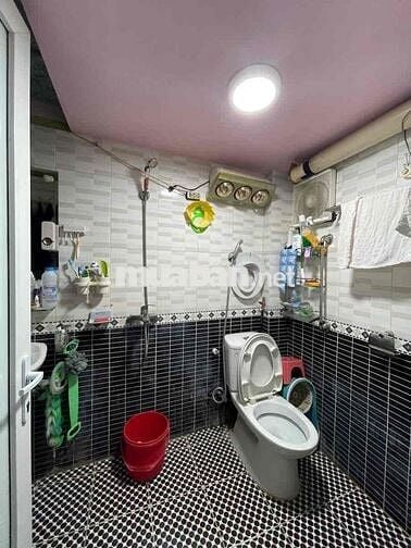 Chính chủ bán căn hộ thang máy ngoại phố Chùa Láng sổ đỏ 80 m2 ngay đạ