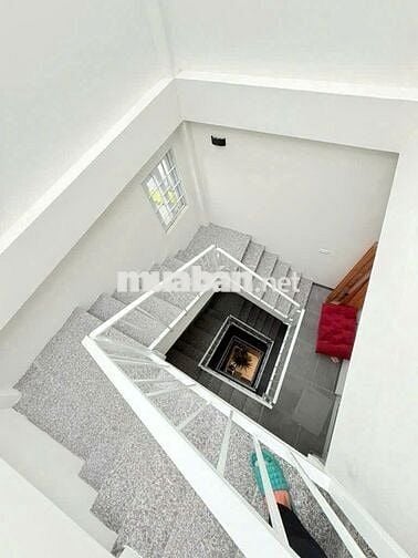 Bán gấp căn nhà đầu Công viên Hoà Bình 5 tầng