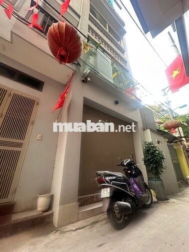 Bán gấp căn nhà đầu Công viên Hoà Bình 5 tầng