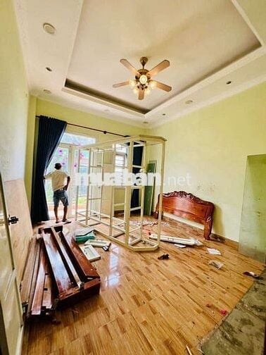 NHÀ DIỆN TÍCH 4*20, TRỆT, 2 LẦU, 4PN, SÁT NGÃ TƯ GA GIÁP GV