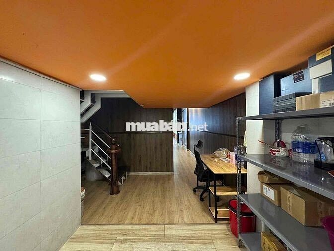 Mặt bằng ngay ngã tư Phó Đức Chính hướng ra chợ Bến Thành