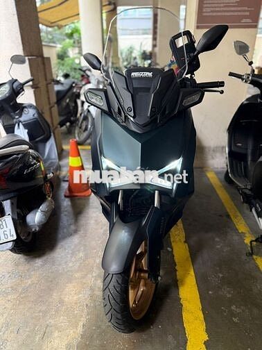 Bán xe XMAX 300 còn mới (kèm phụ kiện GIVI)