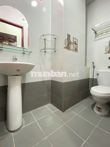 PHÒNG FULL NT, MẶT TIỀN Q4, CÓ THANG MÁY