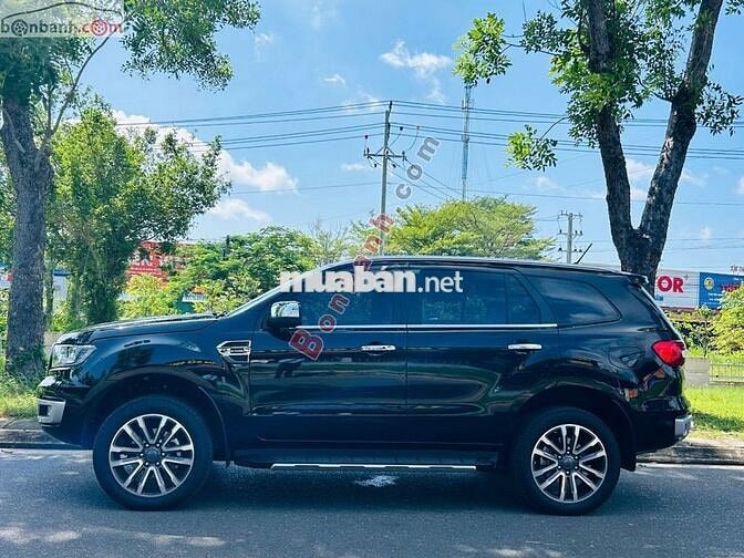 Ford Everest Titanium 2.0L 4x2 AT 2022 - 985