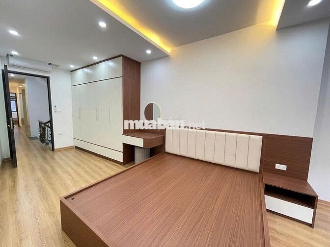 BÁN NHÀ 5 TẦNG CỰ KHỐI – Ô TÔ ĐỖ CỔNG – 35m² – 4,6 TỶ