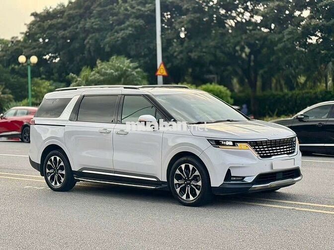 KIA Carnival 2022 2.2D Signature 7c - 76000 km