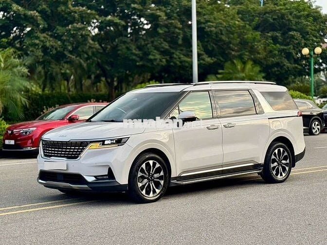 KIA Carnival 2022 2.2D Signature 7c - 76000 km