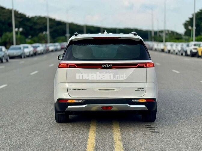 KIA Carnival 2022 2.2D Signature 7c - 76000 km