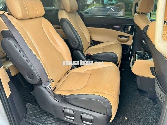 KIA Carnival 2022 2.2D Signature 7c - 76000 km