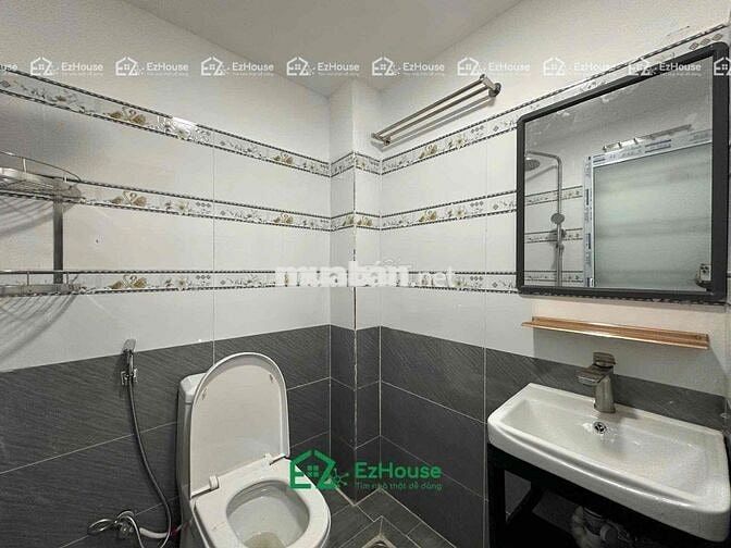 DUPLEX DƯỚI TRỆT RỘNG - MỚI NGAY CHỢ - GẦN VHU
