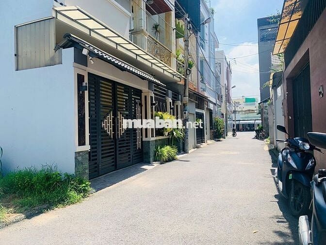 Bán nhanh lô đất 90m2-Ngang gần 8m- Sát Phạm Văn Đồng- full thổ-8.2 tỷ