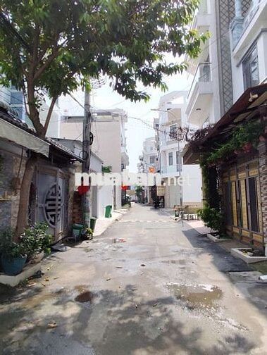 Nhà mới chưa sử dụng.có nội thất.gần chợ Bình Thành