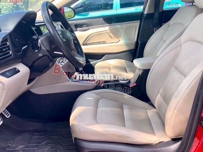 Hyundai Elantra 2.0 AT 2019-Màu đỏ