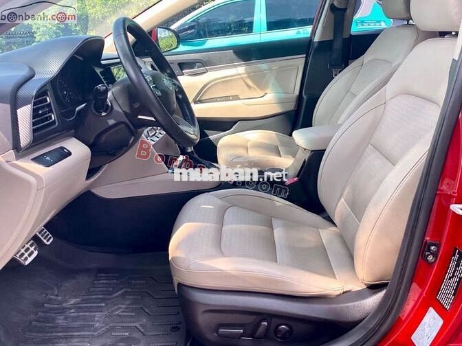 Hyundai Elantra 2.0 AT 2019-Màu đỏ