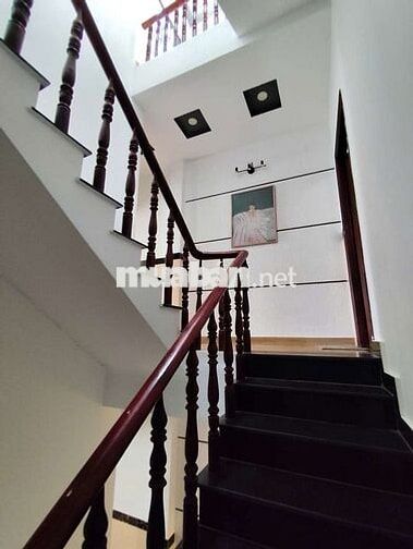 Nhà mới chưa sử dụng.có nội thất.gần chợ Bình Thành