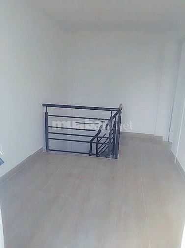 Cho thuê nhà hẻm 2m Đoàn Văn Bơ, P.16, Q.4 giá 6.5tr