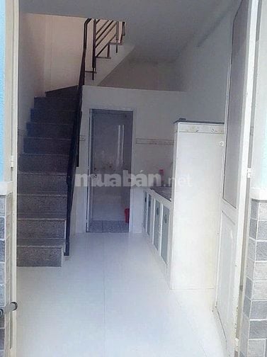 Cho thuê nhà hẻm 2m Đoàn Văn Bơ, P.16, Q.4 giá 6.5tr